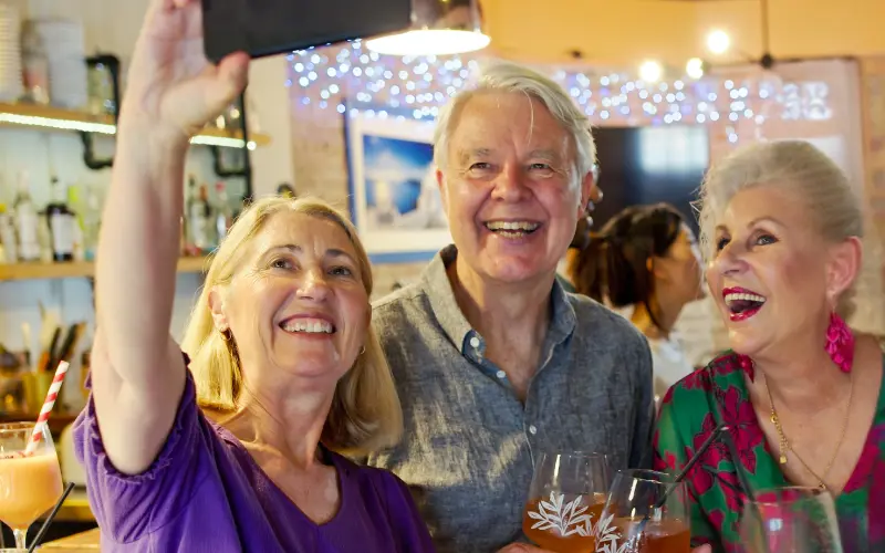 JY-Festive-Break-Blog-Group-Selfie-Oct-2025-800x500.png