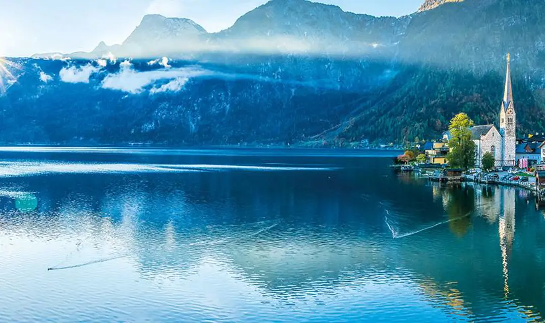 Lake and mountain range in Austria