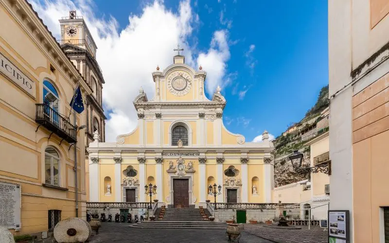 Saint-Trofimena-Basilica-Minori.jpg