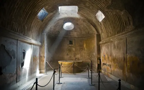 Italy-Pompeii-Baths-800x500