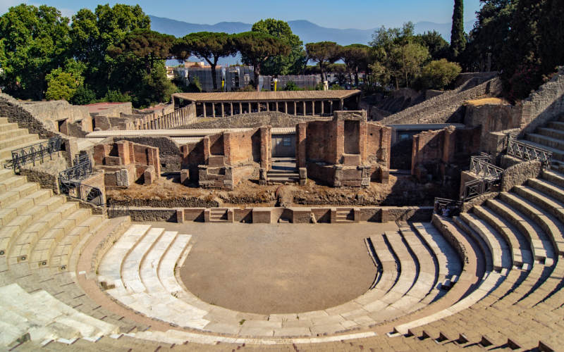 Italy-Pompeii-Theatre-800x500